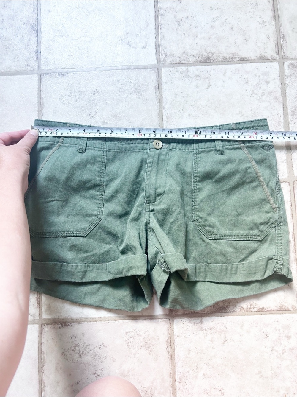 Roxy Army Green Roll-Cuff Utility Shorts Lightweight Size 30 - Picture 5 of 6